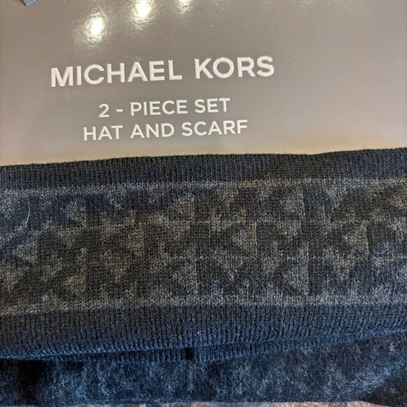 NWT Michael Kors 2 Piece Hat Scarf Set 34402C $88 One Size - Picture 5 of 8